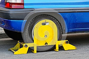 Clamped car