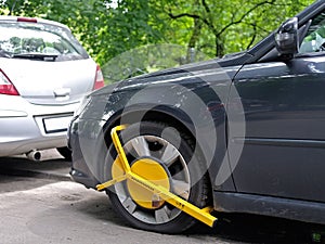 Clamped vehicle