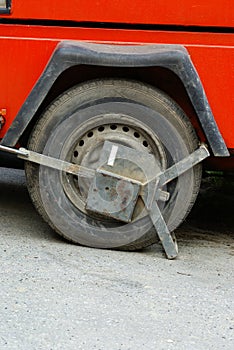 Clamped wheel car blocked