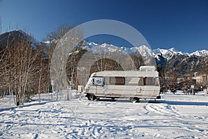 Casa rodante en la nieve 