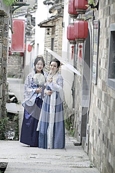 Classic beauty in China, confidante in Hanfu dress