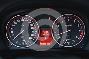 Classic designed instrument cluster