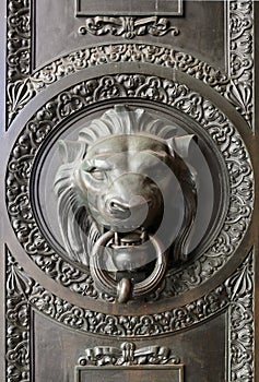 A classic door knocker in the shape of a lion.