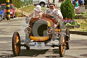 Classic Ford at Jizda sasi kolowrata