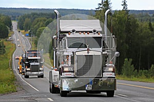 Classic Kenworth W900B on Truck Convoy