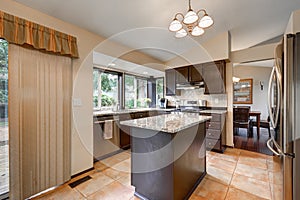 Classic Kitchen room design with kitchen island