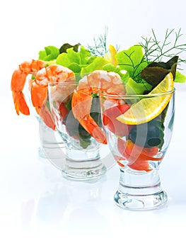 Classic prawn cocktail, Peel all of the prawns. Break the lettuces into individual leaves, then divide the leaves evenly between