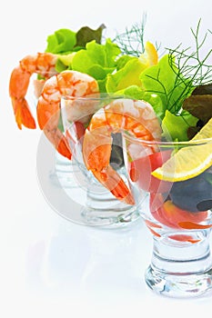 Classic prawn cocktail, Peel all of the prawns. Break the lettuces into individual leaves, then divide the leaves evenly between