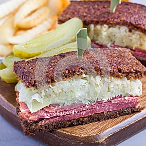 Classic reuben sandwich, served with dill pickle, potato chips, square