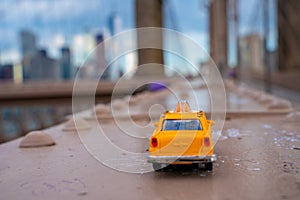 Classical yellow taxi model on an empty Brooklyn Bridge