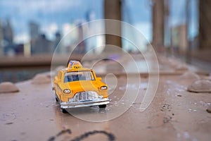 Classical yellow taxi model on an empty Brooklyn Bridge