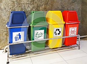 Classify colorful of Recycle Bins