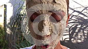 Clay and aloe vera mask handmade during quarantine.