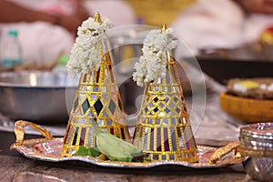 clay dolls describing Tamil brahmin couple on their wedding day