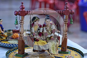 clay dolls describing Tamil brahmin couple on their wedding day