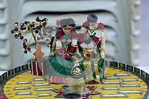 clay dolls describing Tamil brahmin couple on their wedding day