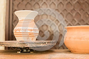 Clay jar dries on round stand