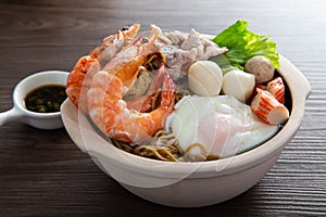Clay Pot Yee Mee Seafood Noodle Soup