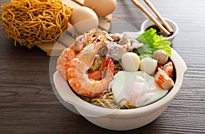 Clay Pot Yee Mee Seafood Noodle Soup