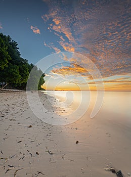 Clean white sand on deere beach at dusk