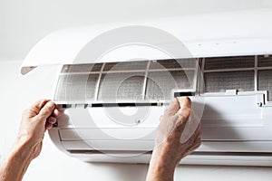 Cleaning air conditioning filter