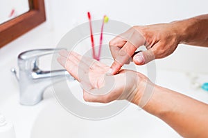 Cleaning contact lenses