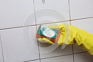 Cleaning of dirty old tiles in a bathroom