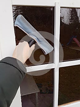 Cleaning a dirty window from outside