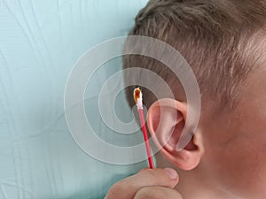 Cleaning ear with cotton swab in children