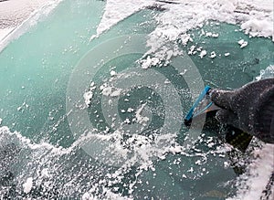 Cleaning frozen car window