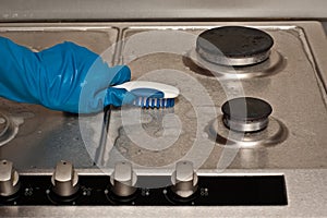 Cleaning a gas stove