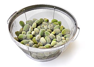 Cleaning green almonds