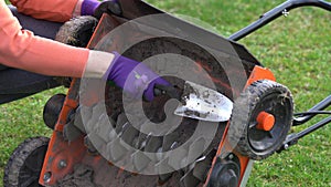 Cleaning a heavily soiled lawn aerator