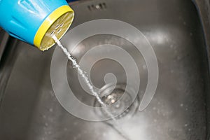 Cleaning kitchen sink. How to clean the stainless steel sink wit