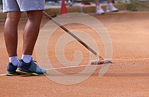 Cleaning the marking line of the clay tennis court