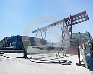 Cleaning of the metal by sandblasting