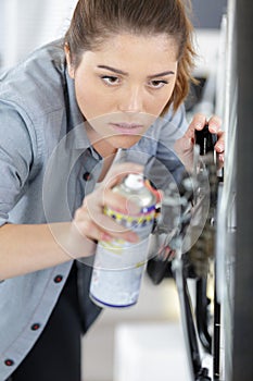 cleaning and oiling bicycle chain and gear with oil