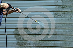 Cleaning outside vinyl siding from mold