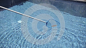 Cleaning the pool with a net