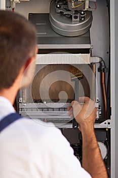 Cleaning the radiator heat exchanger in the gas heater