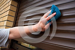 Cleaning roller shutters photo