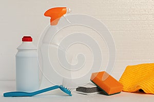 Cleaning services for cleaning the premises. Sponges, rags and cleaning products for plumbing, sinks, bathtubs, toilet bowls in