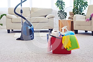 Cleaning set in front of vacuum cleaner