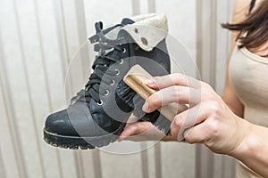 Cleaning shoes with brush