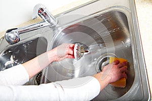 Cleaning sink