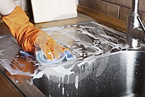 Cleaning sink