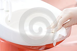 Cleaning the spitton