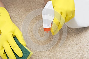 Cleaning stain on a carpet