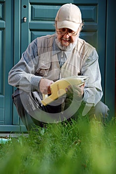 Cleaning a vacuum cleaner