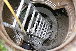 Cleaning water cistern